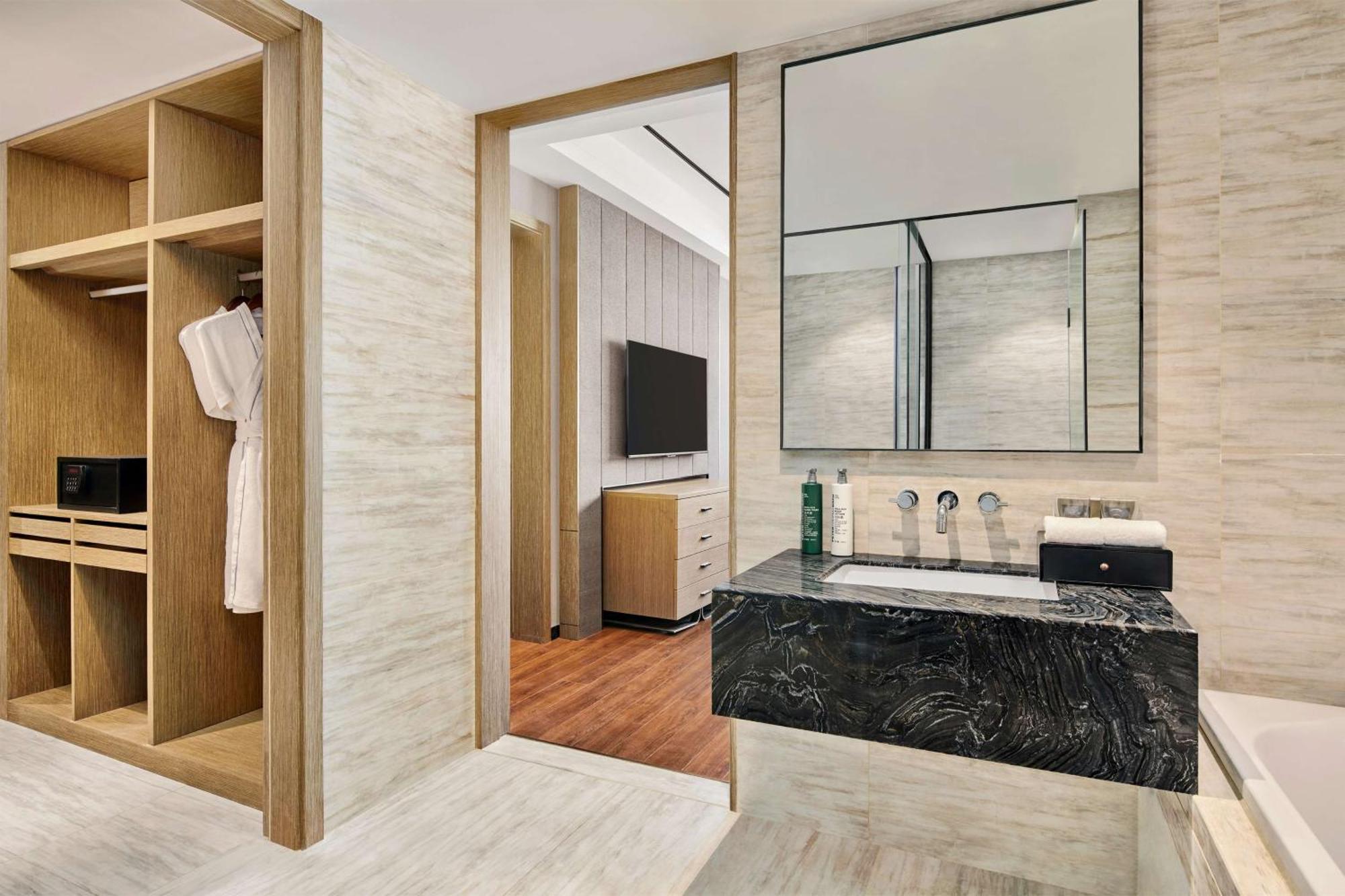 Hilton Garden Inn Wuhan Hankou Exterior photo
