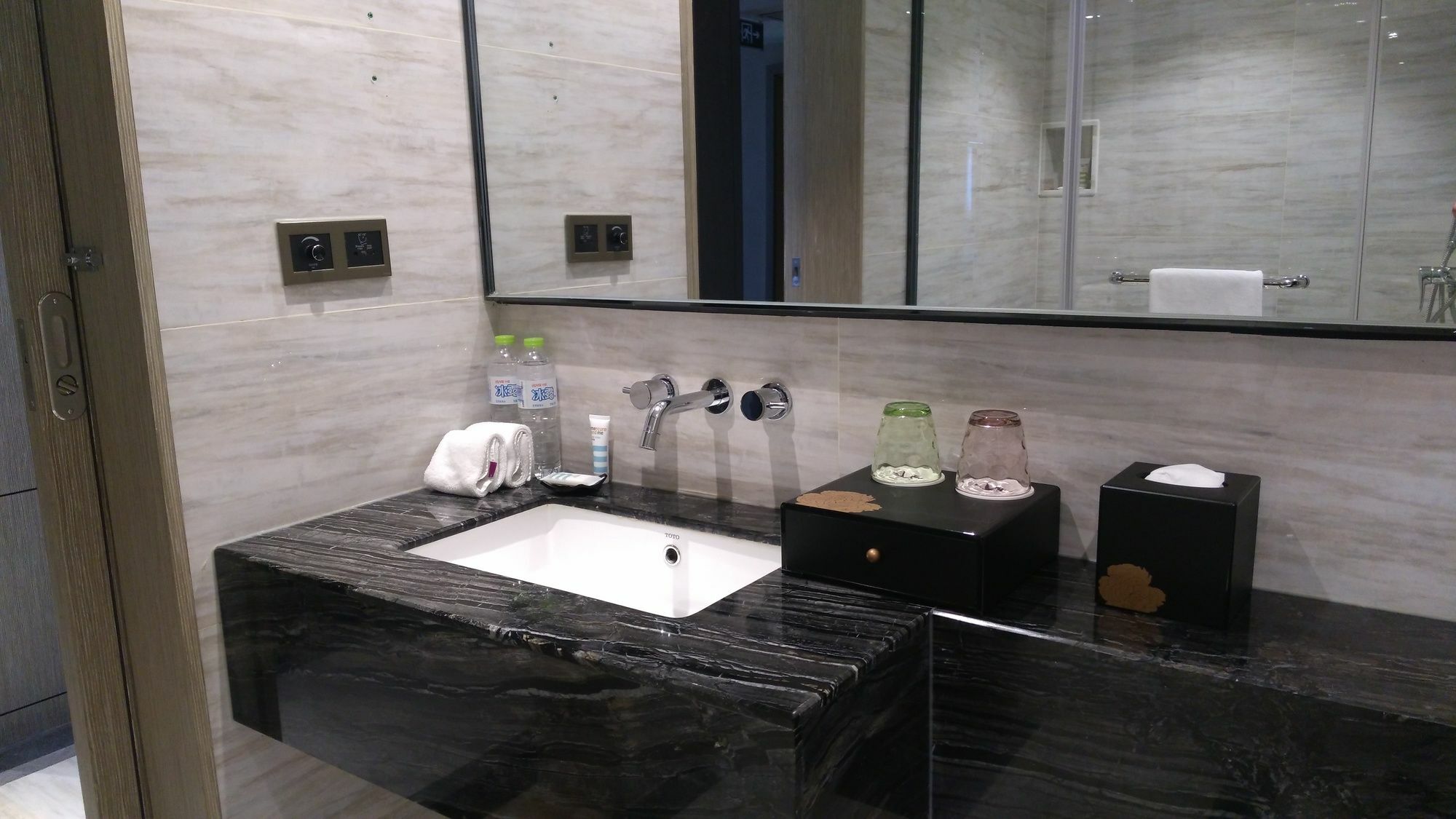 Hilton Garden Inn Wuhan Hankou Exterior photo